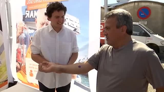 Los dermatólogos pasan consulta en el puerto de Barcelona en el Día Mundial Contra el Cáncer de Piel