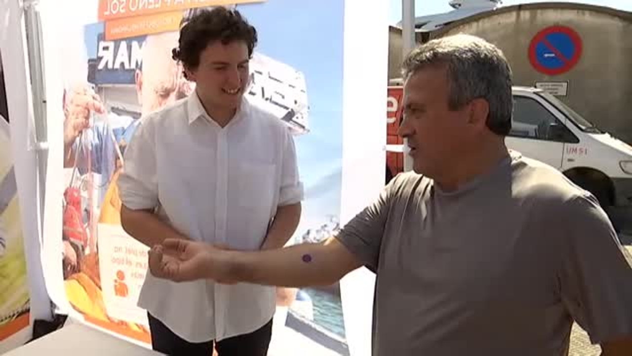 Los dermatólogos pasan consulta en el puerto de Barcelona en el Día Mundial Contra el Cáncer de Piel