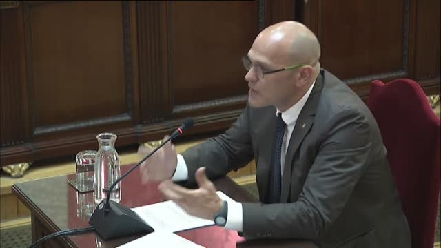 Romeva: Aquí no estamos sentadas solo 12 personas. Están sentadas más de dos millones de personas