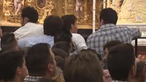Centenares de almonteños asisten al tradicional salto de la reja de la Virgen del Rocío