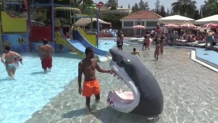 Turistlerin su parkı eğlencesi - ANTALYA