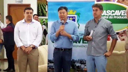 Desburocratização na área ambiental e entrega de ambulâncias marcam ato na Prefeitura