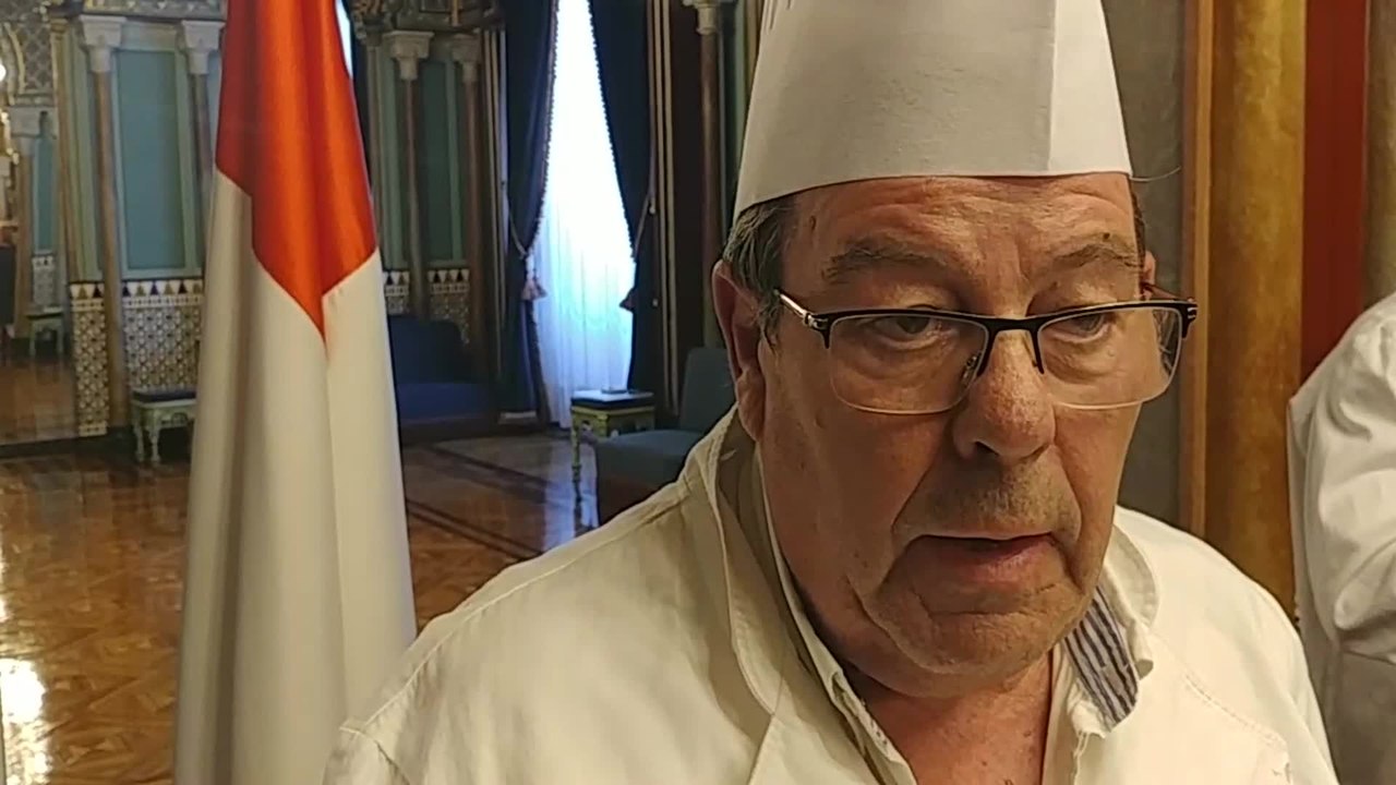 Pastelero explica en qué consiste la Tarta Bilbao