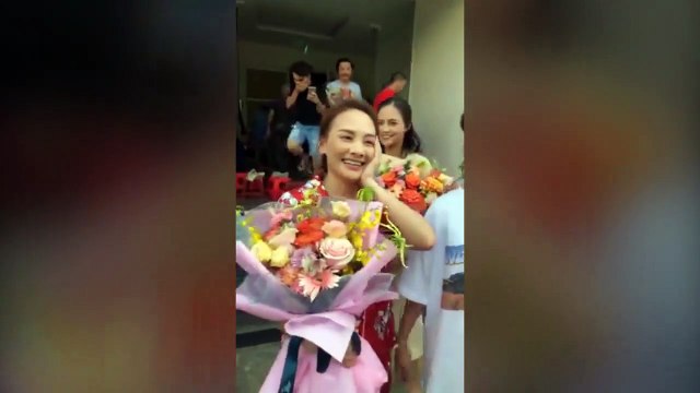 Ánh Dương khóc nức nở khi về nhà đi con đóng máy