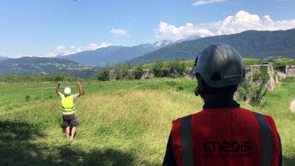 Un agent Enedis s'entraine au pilotage de drône : une première