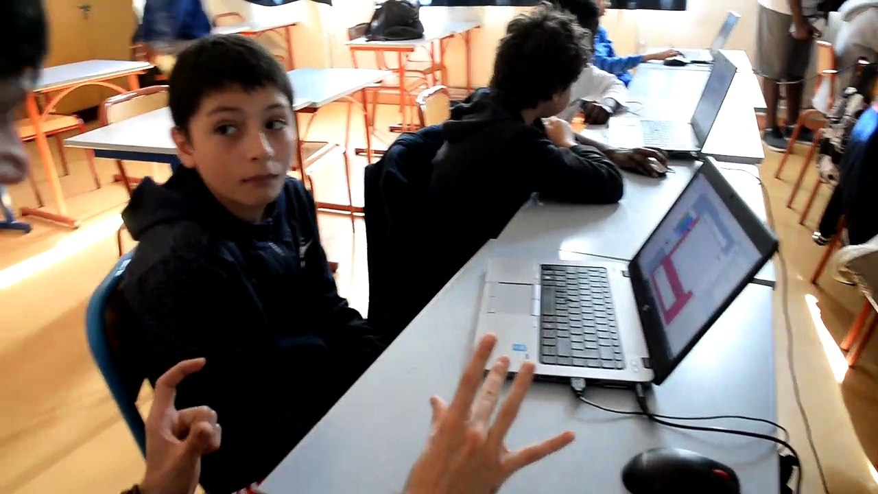 « Tous au collège c’est les vacances ! » - Codage avec « Magic Makers » au collège Valmy (10e).
