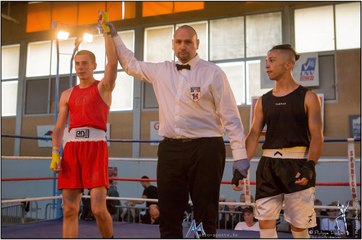 Gala Ring Grenoblois : Juniors 58 kgs - Enzo Blanc (Montpellier) bat Aitor Molina (Espagne)