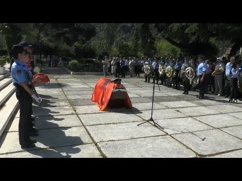 Nderim për policin dëshmor, eshtrat e Arjan Shemunit prehen në Varrezat e Dëshmorëve