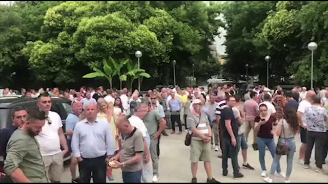 Report TV -Basha i pandehur dhe protesta e 21 qershorit/ FRPD mbledhje në selinë blu
