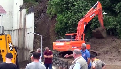 Sağanak yağış Giresun’da heyelana neden oldu