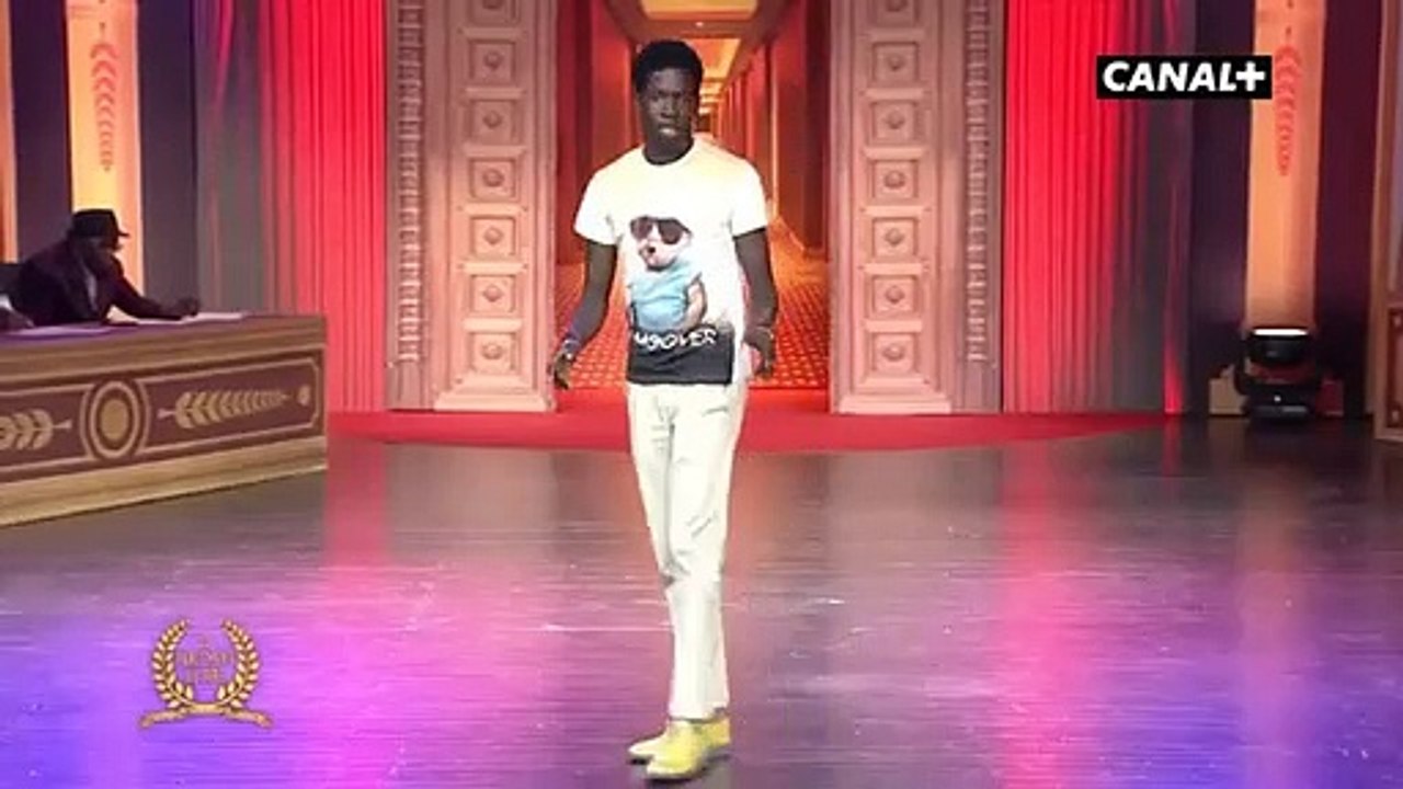 Cet humoriste Sénégalais nous parle des moustiques. Trop drôle !!