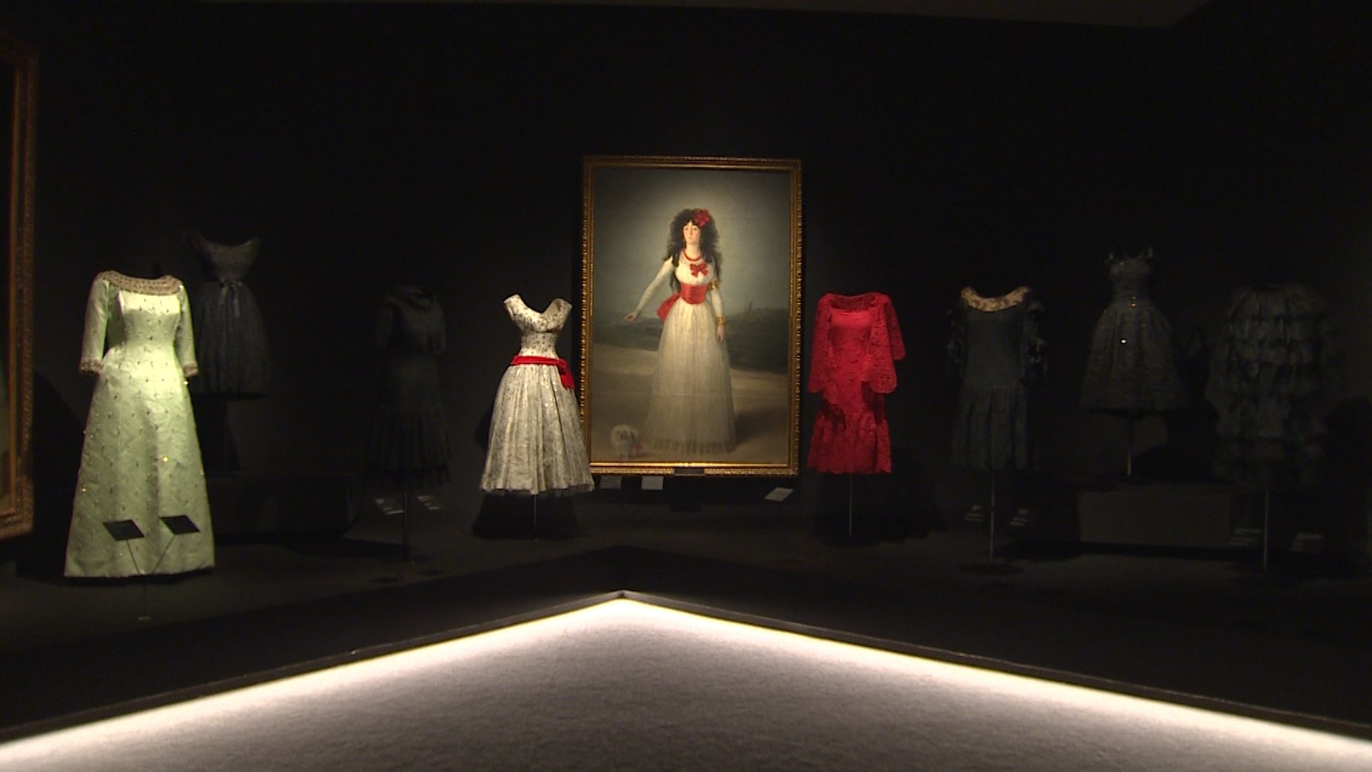 El Thyssen acoge la exposición 'Balenciaga y la pintura española' - Vídeo  Dailymotion