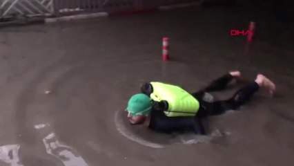 Bursa'da sağanak; enerji iletim hattına yıldırım isabet etti