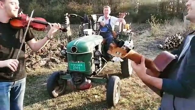 Ce tracteur.. est un instrument de musique !