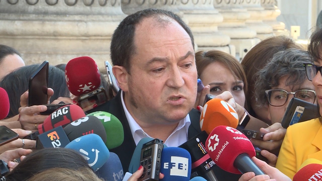 Bildu defiende a los eurodiputados procesados y habla de "burla"