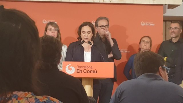 Colau pregunta a sus bases si quieren pactar con Maragall o Collboni