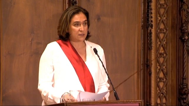 Colau propondrá volver a colocar el lazo amarillo en la fachada