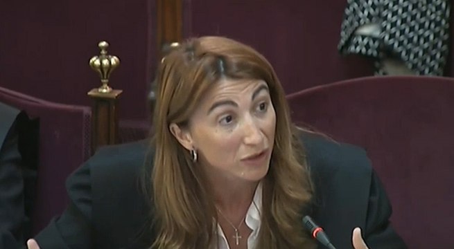 Defensa de Borràs reprocha al fiscal que pida 7 años de cárcel
