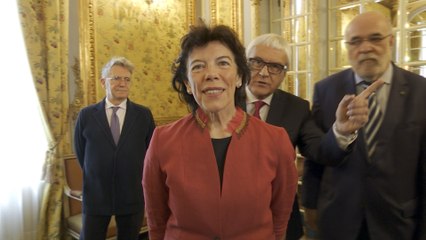 Télécharger la video: Celaá pide a PP, Cs y Podemos que contribuyan a la investidura