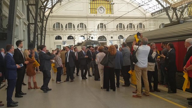 Ábalos viaja en el Catalan Talgo