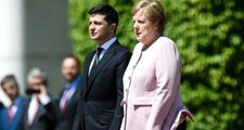 Almanya Şansölyesi Merkel, resmi tören sırasında fenalaştı! Korkutan anlar kameraya yansıdı