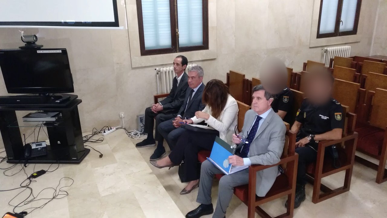 Matas se sienta en el banquillo de los acusados