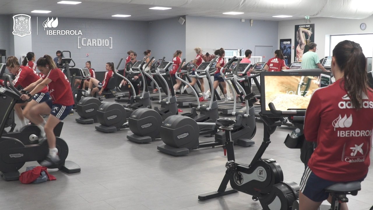Entrenamiento en gimnasio de la Selección femenina en Francia