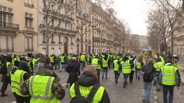 Los chalecos amarillos vuelve a salir a las calles de París