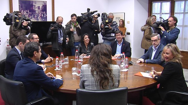 PP y Cs inician reunión para negociar un acuerdo