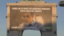 Greenpeace cuelga una pancarta gigante en Moncloa con la cara de Pedro Sánchez