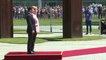Angela Merkel prise de tremblements pendant une cérémonie officielle