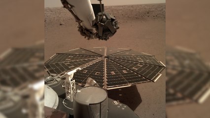 Tải video: La sonda InSight ejercita su brazo robótico