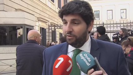 Скачать видео: López Miras dice que defender la Constitución es 