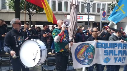 Concentración de Jusapol delante de la sede de la FSA-PSOE