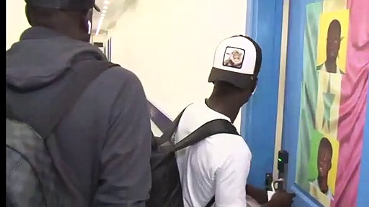 Regardez les chambres personnalisées des Lions...