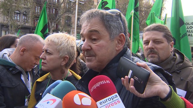 Profesores explican las razones de la huelga en Cataluña