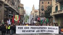 Manifestación de profesores, estudiantes y funcionarios en el centro de Barcelona