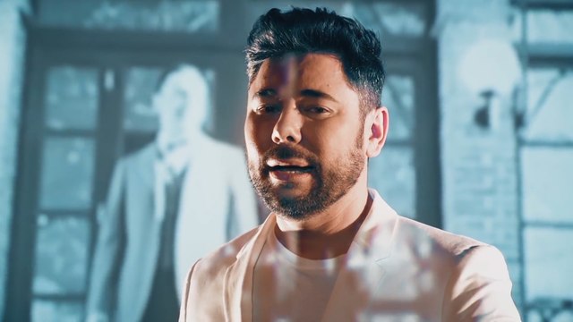 Miguel Poveda celebra sus 30 años de andadura musical con 'El tiempo pasa volando'