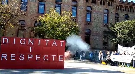 Un millar de médicos se plantan ante Salud de Cataluña