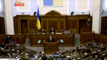 Parlamento de Ucrania aprueba ley marcial