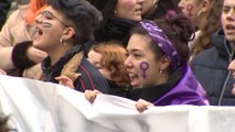 Miles de mujeres salen a la calle en el Día Internacional contra la Violencia de Género