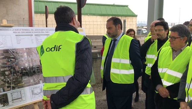 Ábalos visita las obras de la estación intermodal T2 del Prat