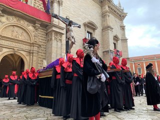 Cristo de la Luz acorta su recorrido por la lluvia