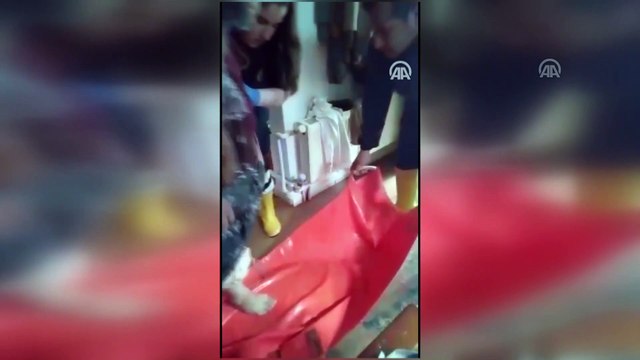 Sağanakta evinde mahsur kalan yaşlı kadını itfaiye kurtardı - KIRIKKALE