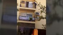 Trepa por la fachada para ayudar a una vecina durante un incendio en Bormujos, Sevilla