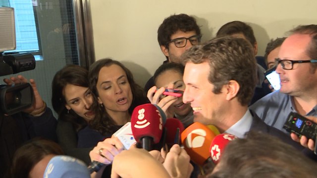 El escándalo del 'whatsapp' de Cosidó obliga a Casado a evitar atender a la prensa en el Congreso