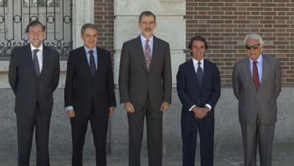 El Rey Felipe VI junto a Rajoy, Zapatero, Aznar y Felipe González