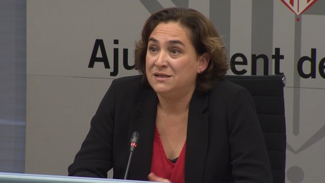 Colau muestra su rechazo a la presencia de FFAA en el salón de la enseñanza