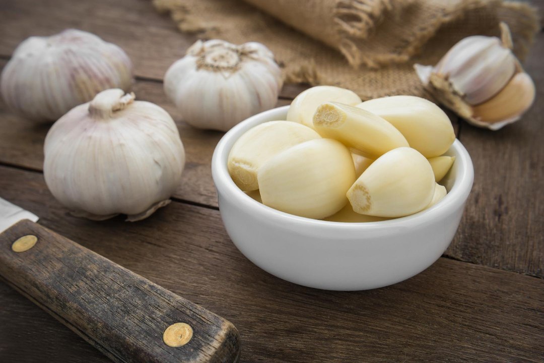 This Garlic Peeling Hack Is Taking the Internet by Storm