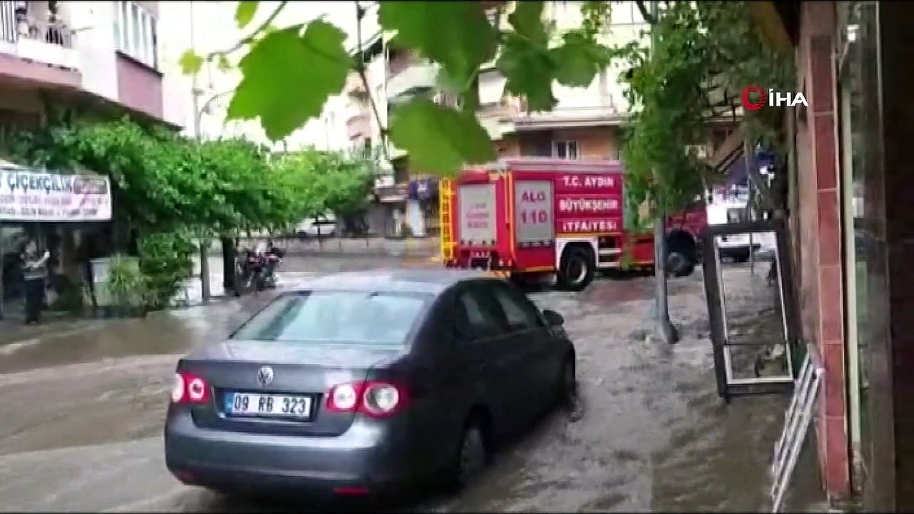 Venedik değil, Nazilli...Yağış ve fırtına sonrası cadde ve sokaklar göle döndü